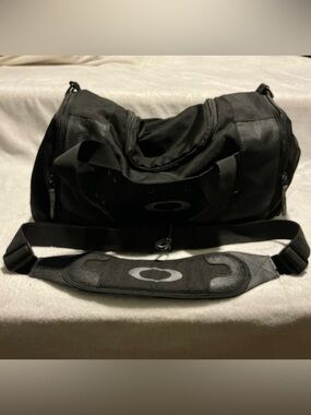 Oakley Black Duffel Bag with Detachable Shoulder Pad